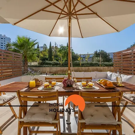 #264 C04 By Holidays Appartement *