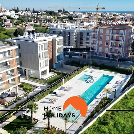 #264 C04 By Holidays דירה *